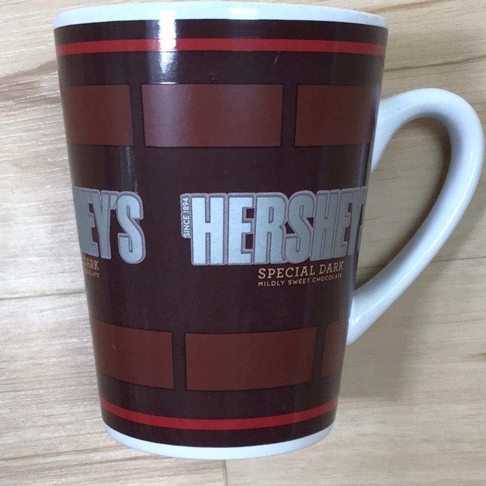 Hershey Special‎ Sweet Dark Chocolate Brown White Red Stripe Latte Mug